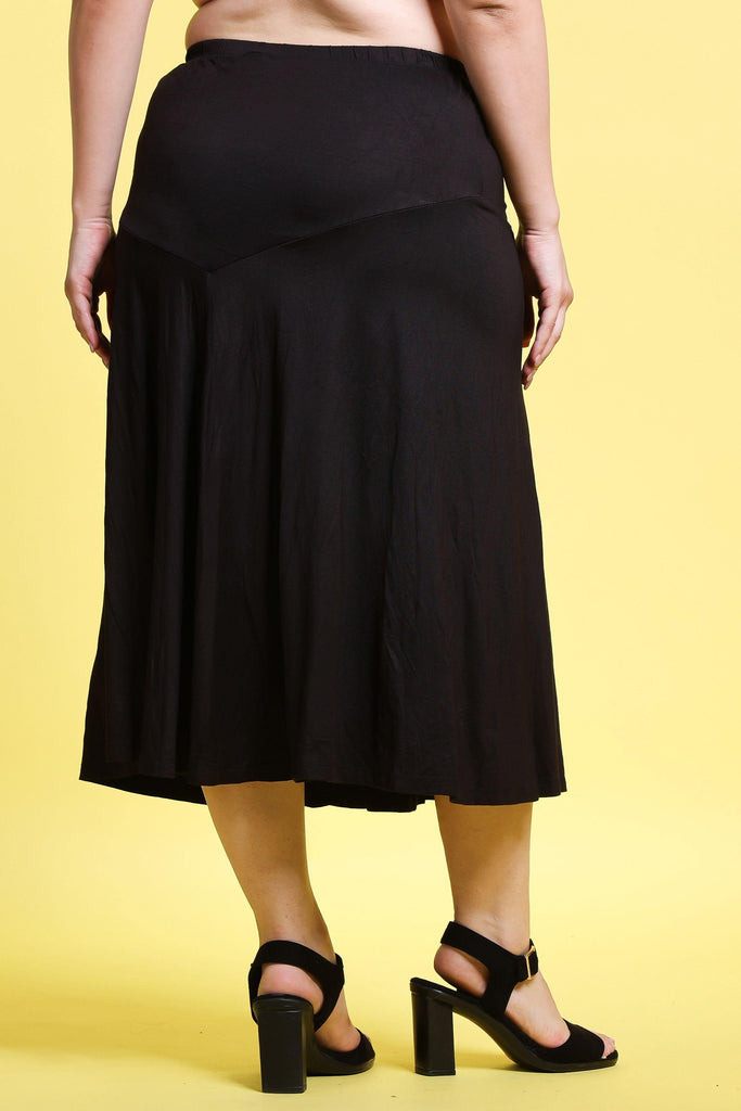 Model wearing Viscose Lycra Maxi Skirt with Pattern type: Solid-6