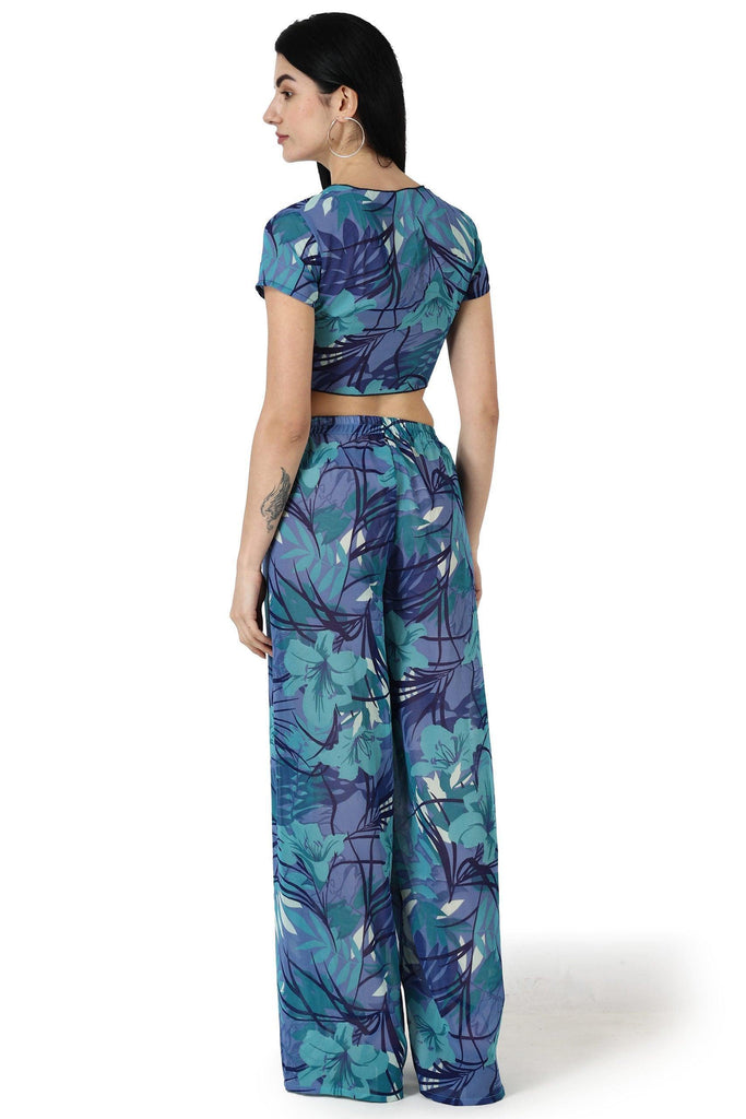 Model wearing Polyster Georgette Co-ord Set with Pattern type: Floral-Leaf-5