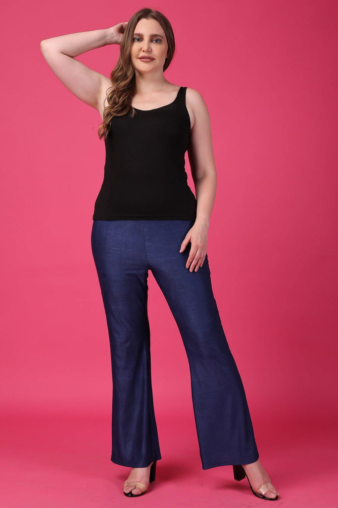 Model wearing Polyester Elastane Pant with Pattern type: Solid-7