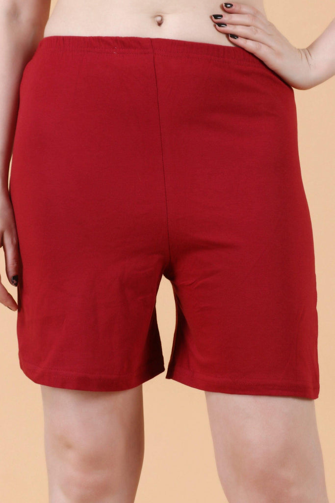 Model wearing Cotton Lycra Shorts with Pattern type: Solid-4