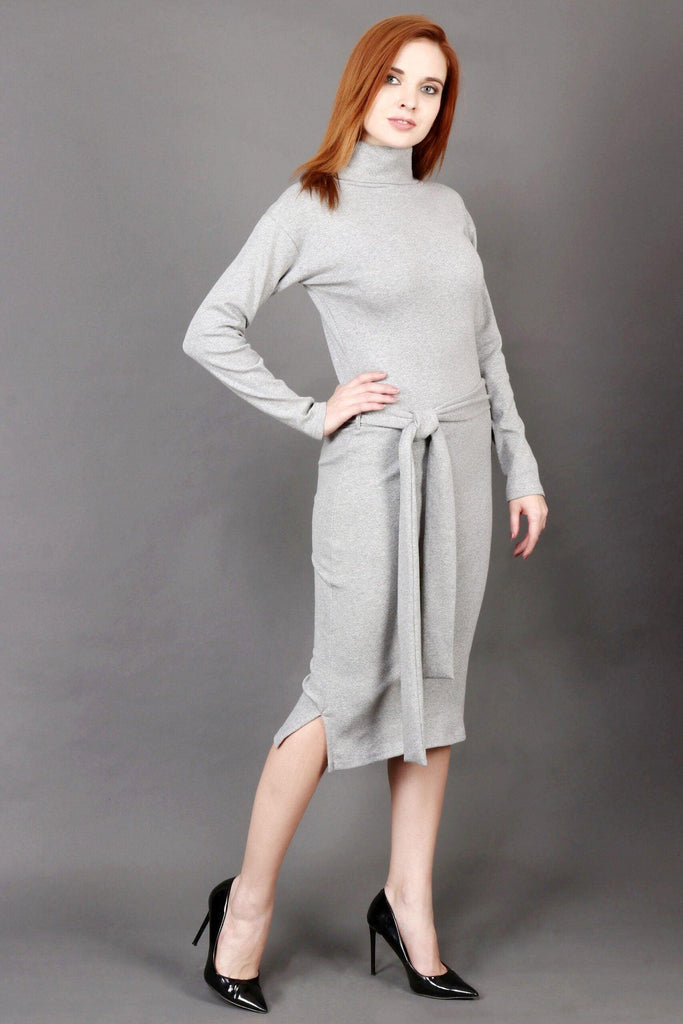 Model wearing Cotton Midi Dress with Pattern type: Solid-3
