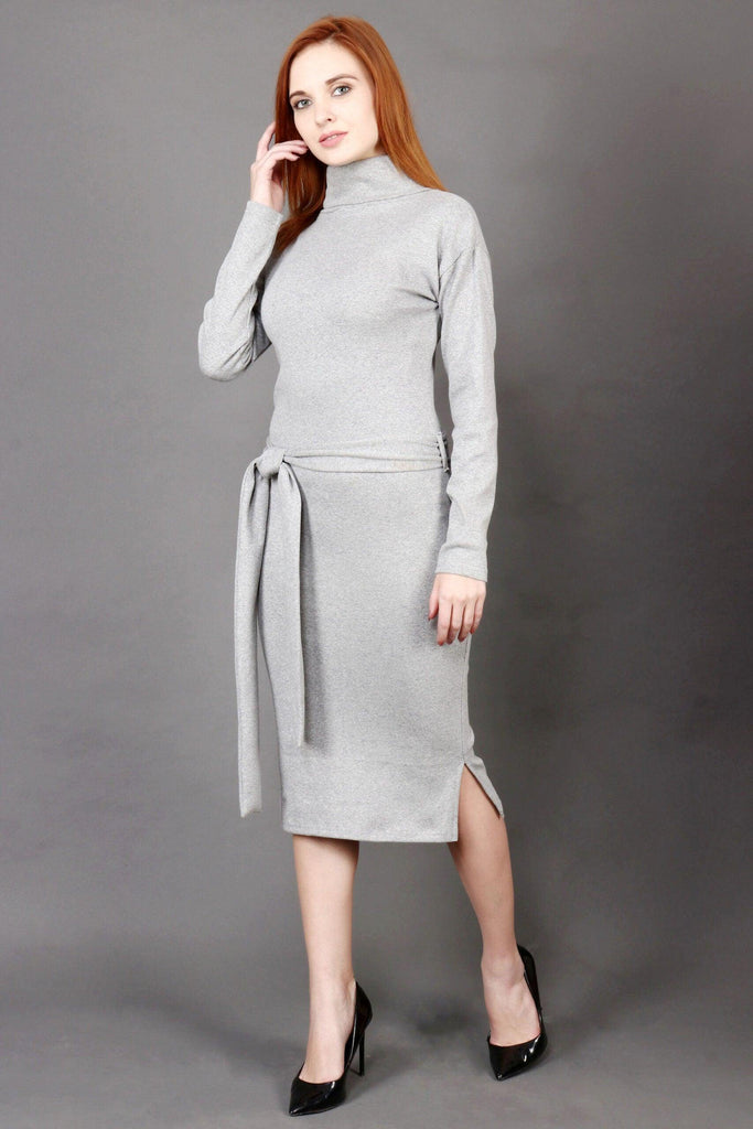 Model wearing Cotton Midi Dress with Pattern type: Solid-4