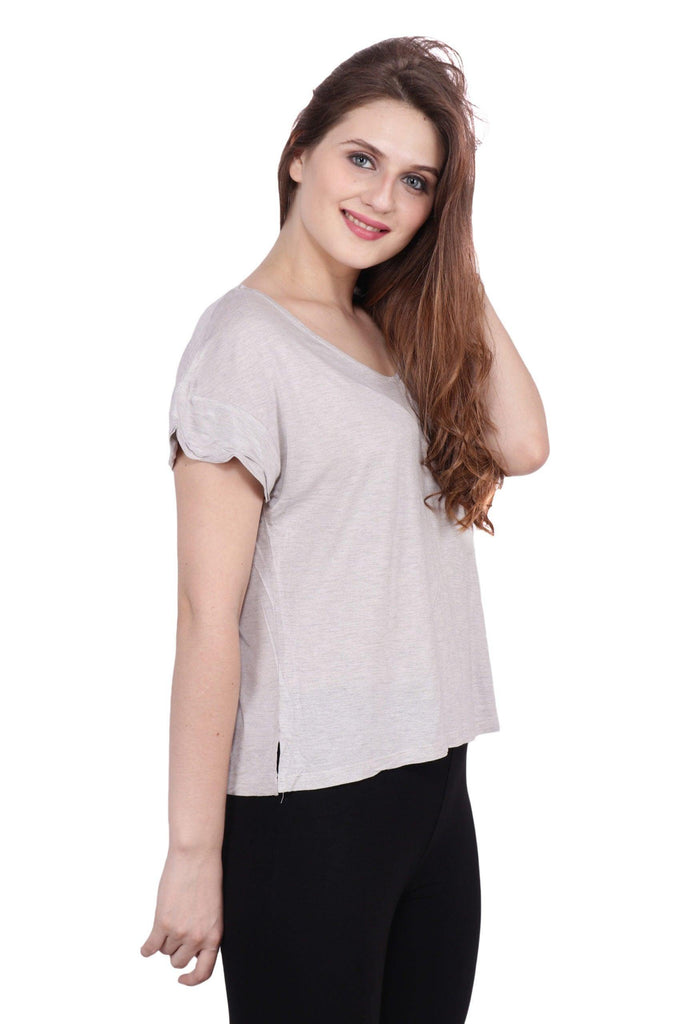 Model wearing Viscose Elastane T-shirt with Pattern type: Casual-4
