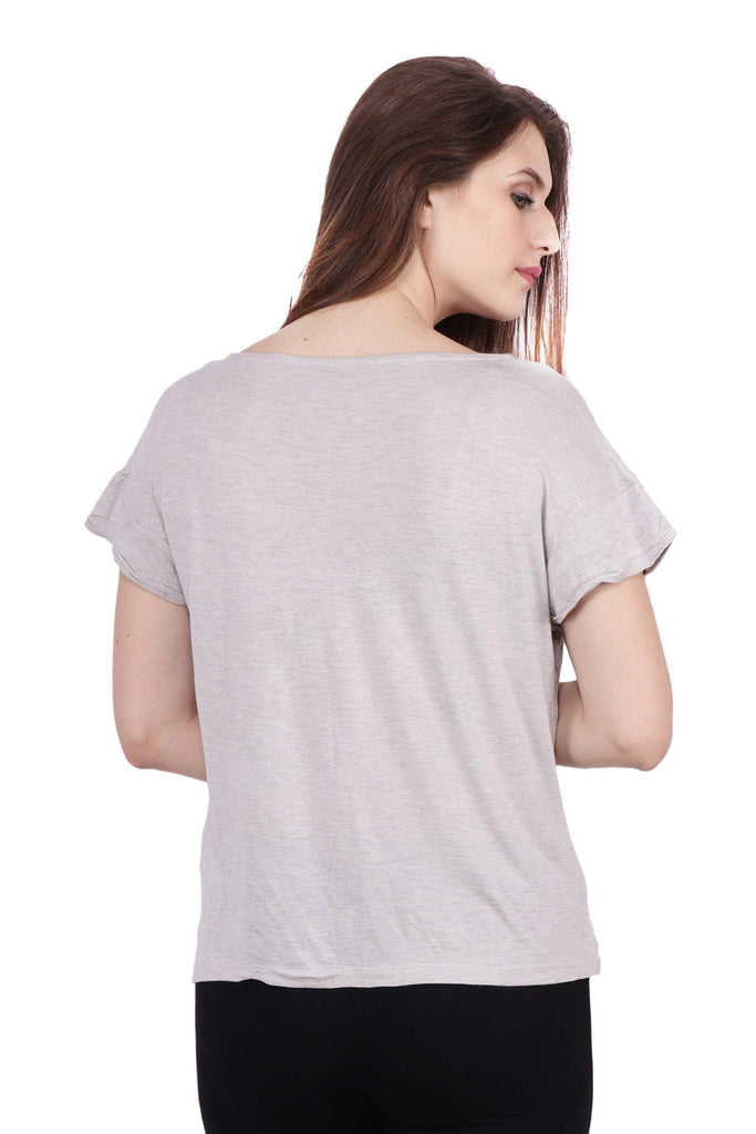 Model wearing Viscose Elastane T-shirt with Pattern type: Casual-5