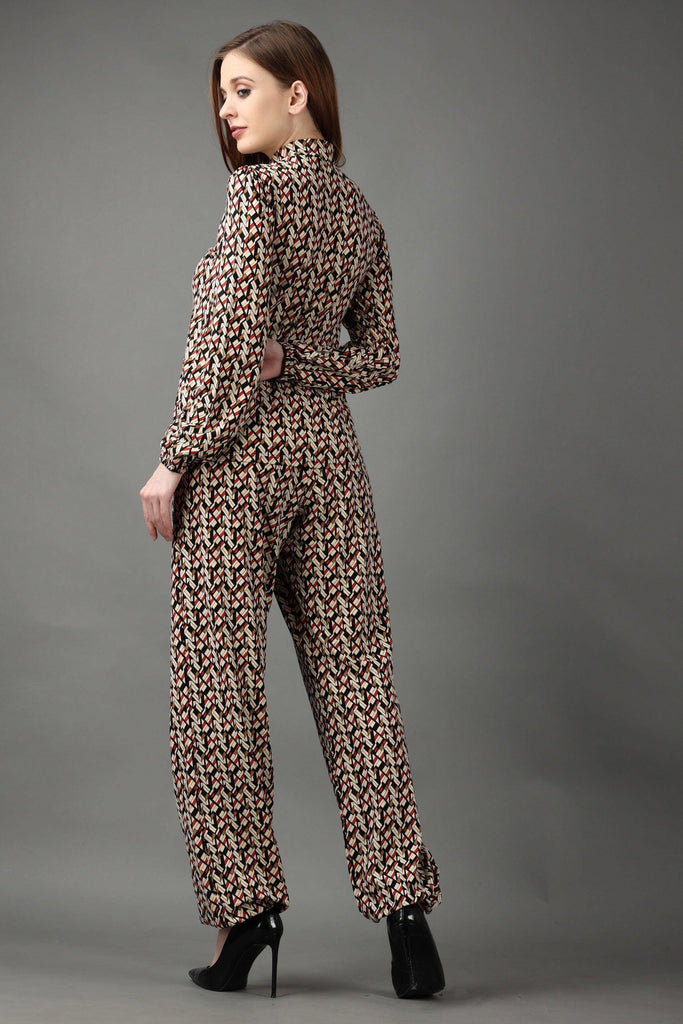 Model wearing Cotton Elastane Night Suit Set with Pattern type: Geometric-3