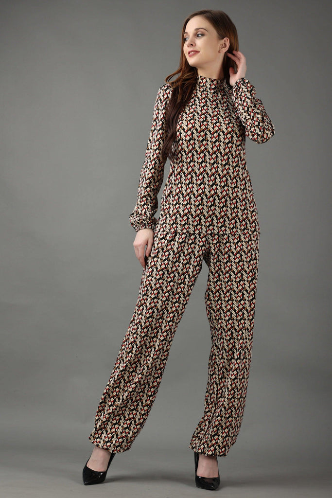 Model wearing Cotton Elastane Night Suit Set with Pattern type: Geometric-4
