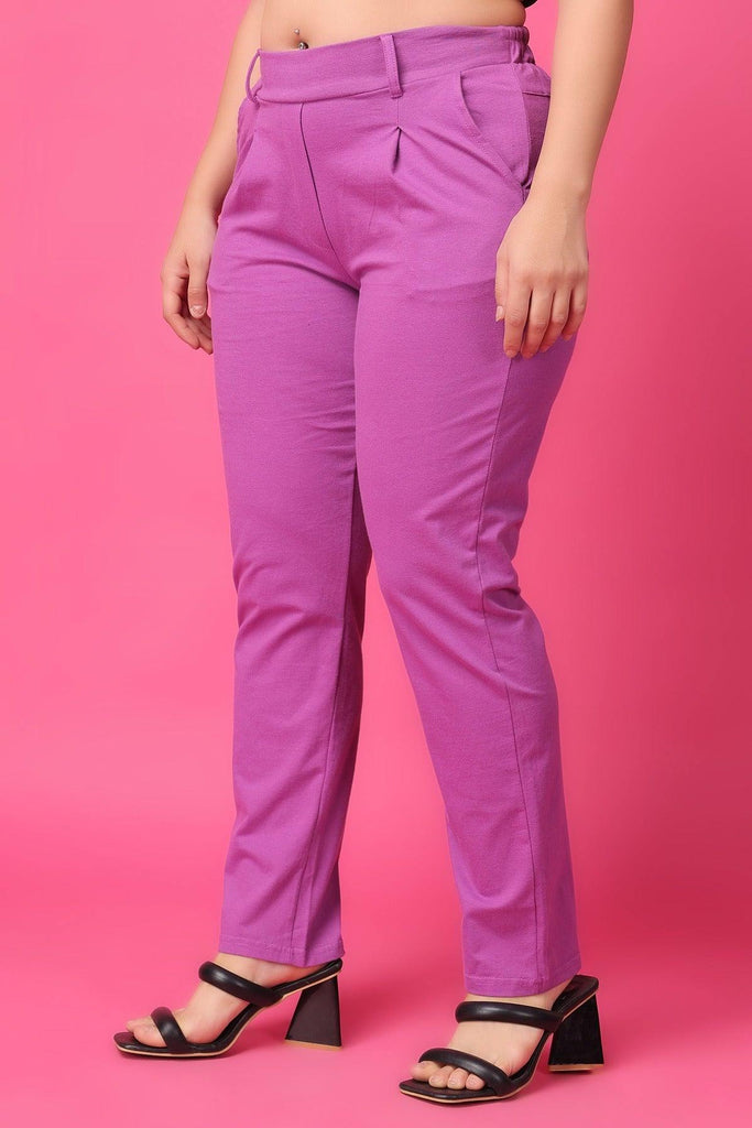 Model wearing Cotton Lycra Pant with Pattern type: Solid-4