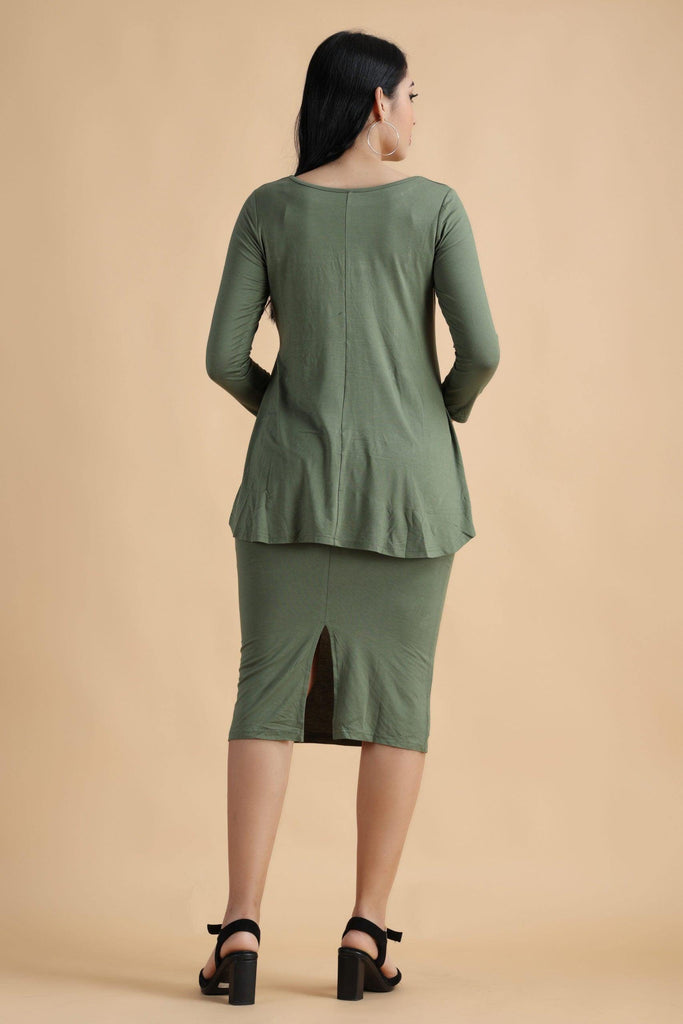 Model wearing Viscose Lycra Midi Dress with Pattern type: Solid-18
