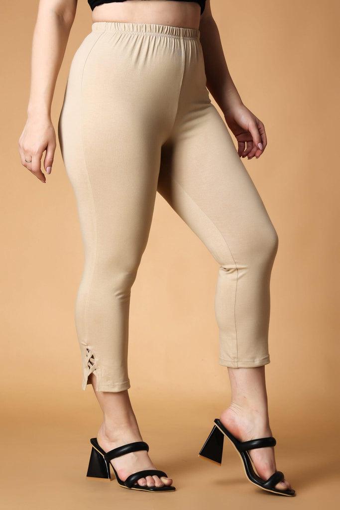 Model wearing Cotton Elastane Leggings with Pattern type: Solid-13
