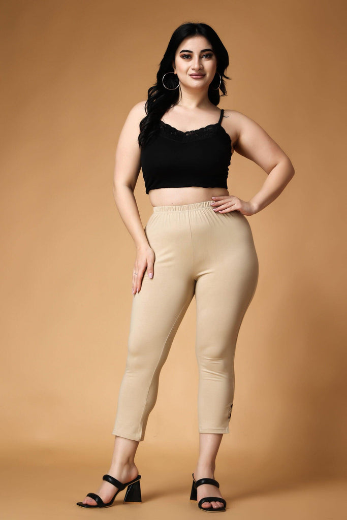 Model wearing Cotton Elastane Leggings with Pattern type: Solid-14