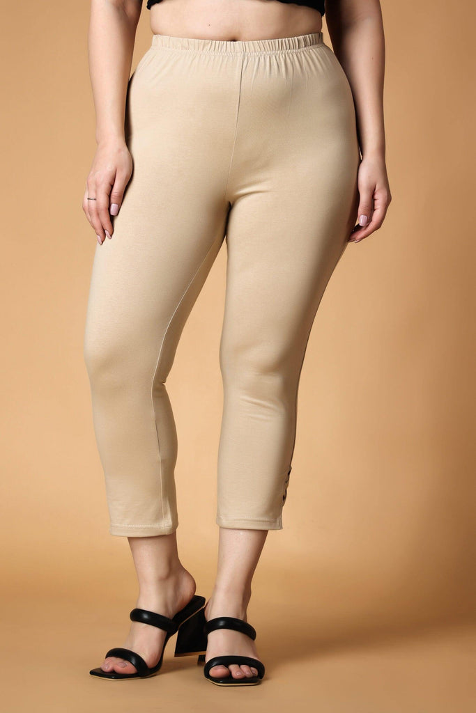 Model wearing Cotton Elastane Leggings with Pattern type: Solid-16
