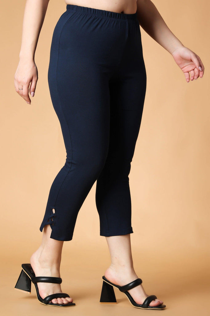 Model wearing Cotton Elastane Leggings with Pattern type: Solid-4