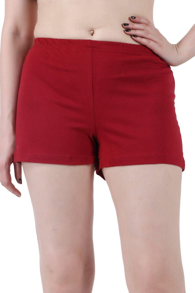 Model wearing Cotton Lycra Shorts with Pattern type: Solid-11