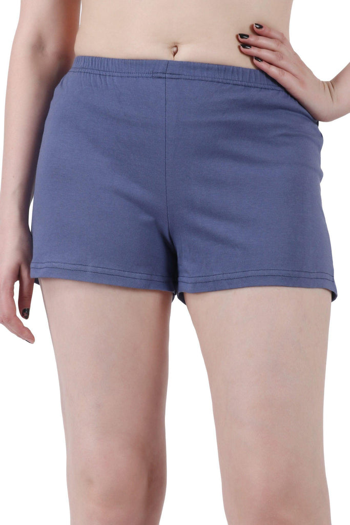 Model wearing Cotton Lycra Shorts with Pattern type: Solid-7