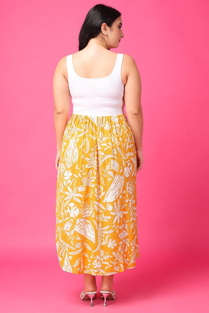 Model wearing Viscose Crepe Maxi Dress with Pattern type: Mix-4