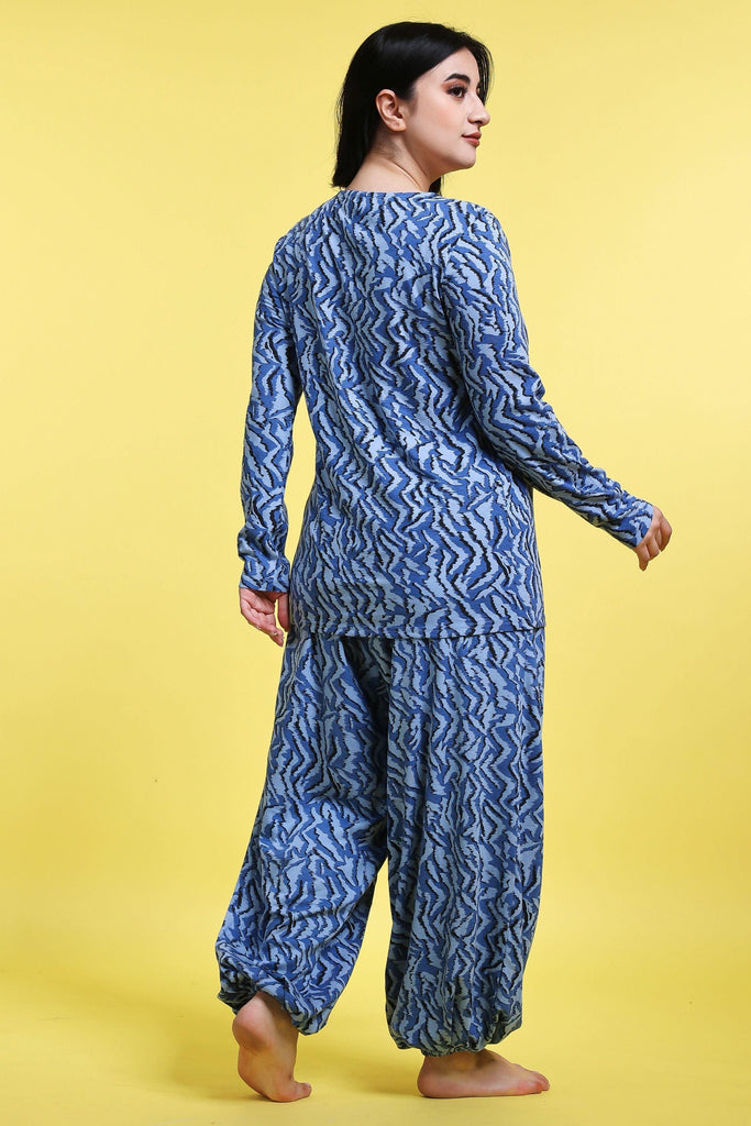 Model wearing Cotton Blended Night Suit Set with Pattern type: Zig Zag-6