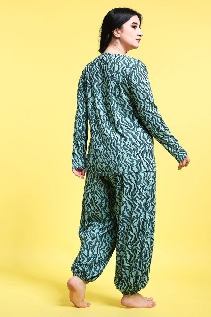 Model wearing Cotton Blended Night Suit Set with Pattern type: Zig Zag-6